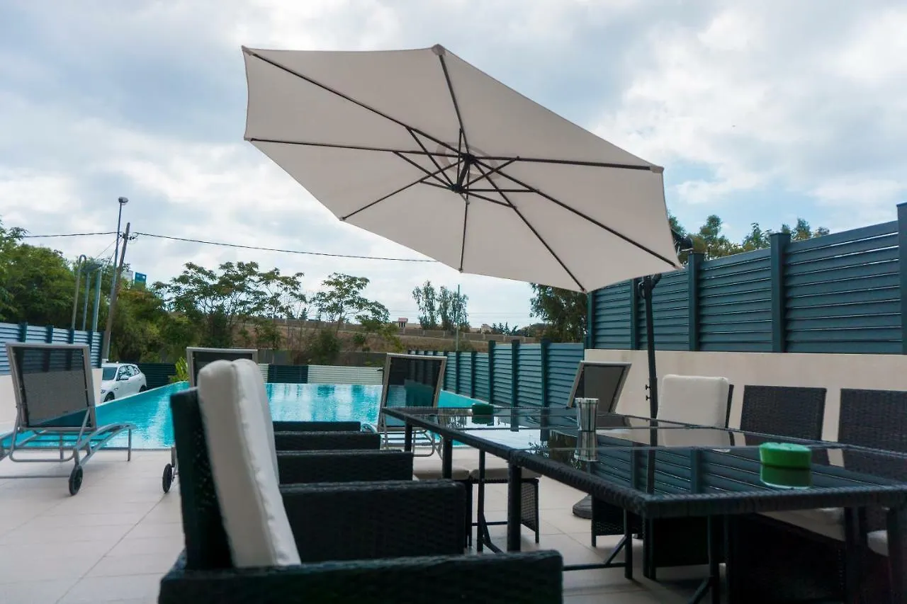 Luxurious Villa Marly I To Two Minutes The Beach 0*, Castelldefels