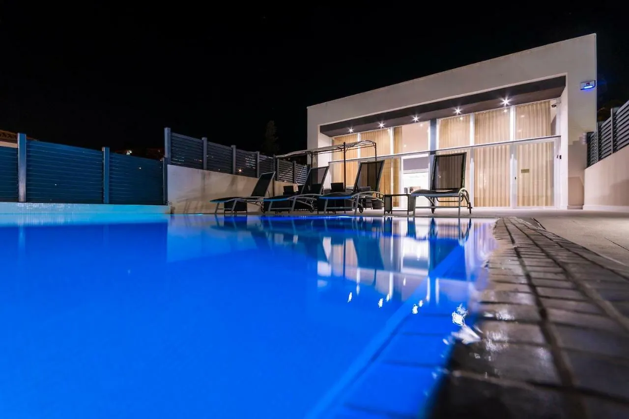 Luxurious Villa Marly I To Two Minutes The Beach