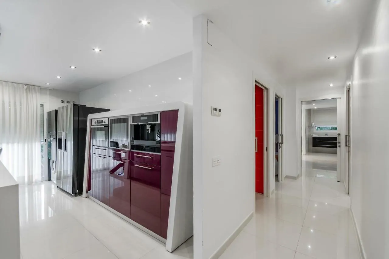 Luxurious Villa Marly I To Two Minutes The Beach Castelldefels