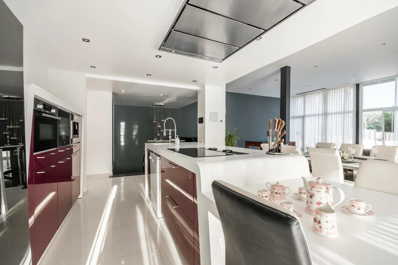 Luxurious Villa Marly I To Two Minutes The Beach 0*, Castelldefels