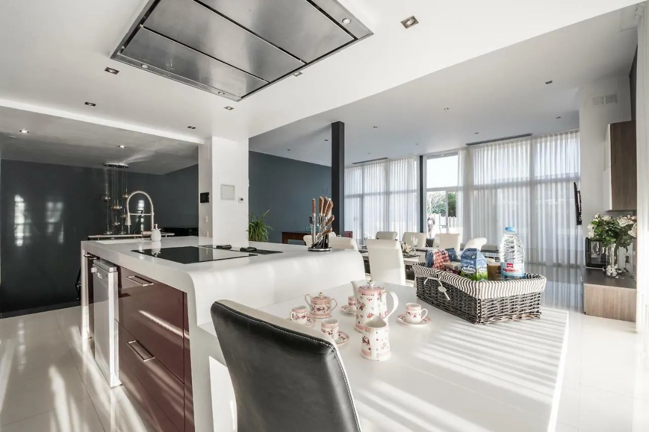 Luxurious Villa Marly I To Two Minutes The Beach