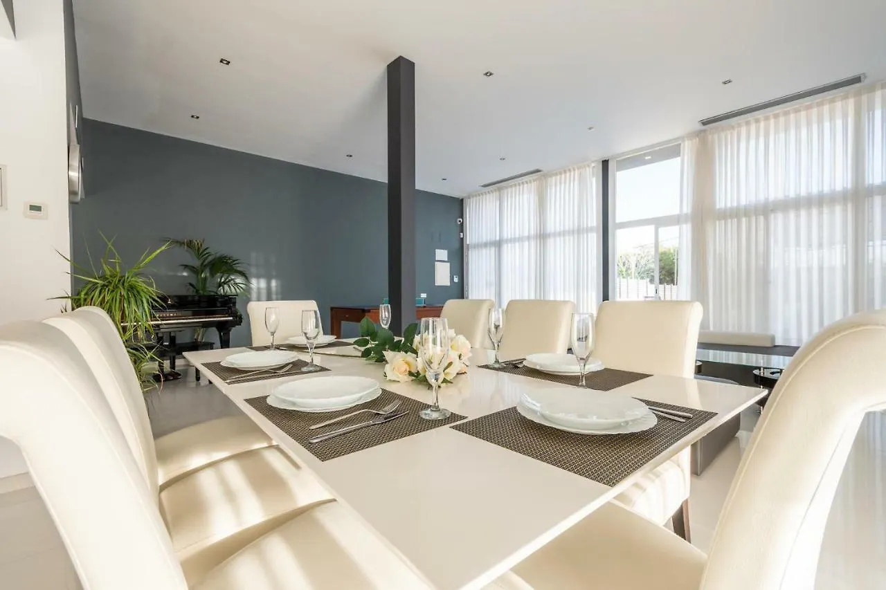 Luxurious Villa Marly I To Two Minutes The Beach 0*, Castelldefels Spain