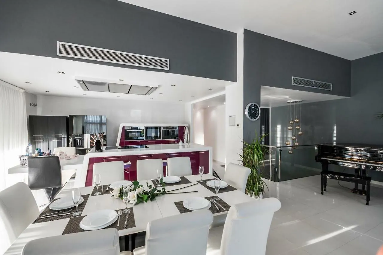 Luxurious Villa Marly I To Two Minutes The Beach Castelldefels