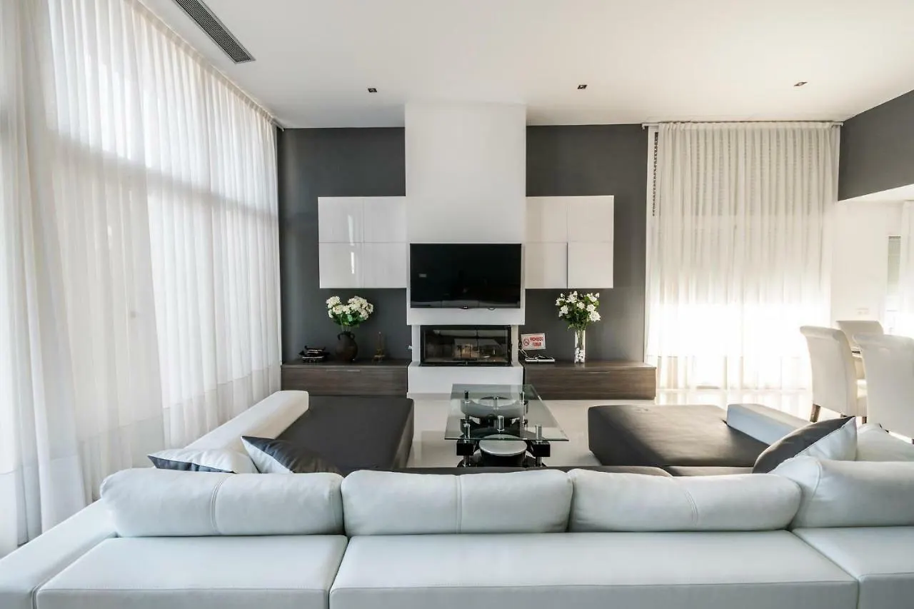 Luxurious Villa Marly I To Two Minutes The Beach Castelldefels