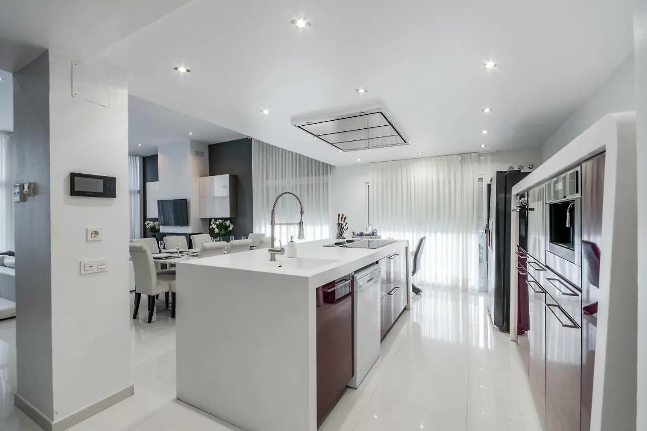 Luxurious Villa Marly I To Two Minutes The Beach Castelldefels Španělsko